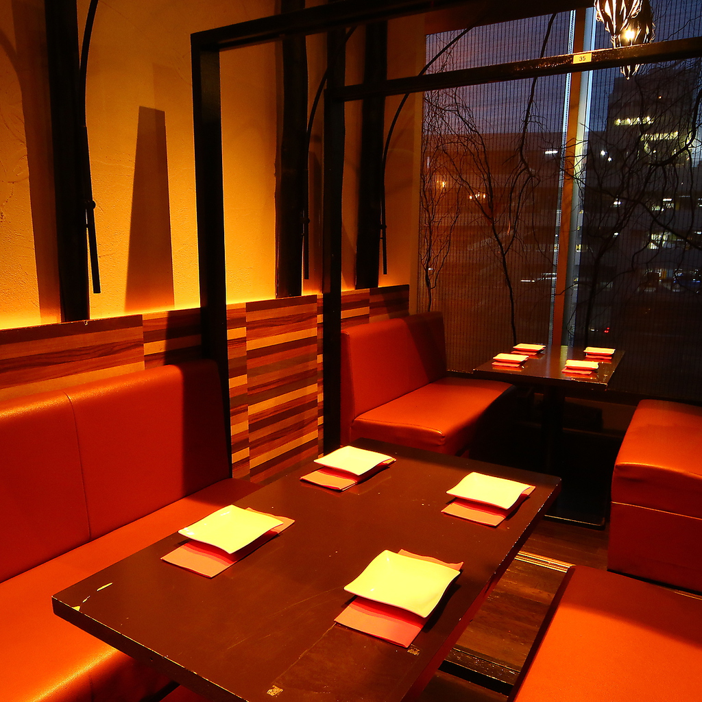 くつろぎのソファー席個室は大人気♪周りが気にならない造りなのでデートや記念日、合コンにも◎