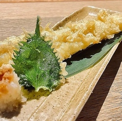 当店の名物メニュー！大あなごの一本丸ごと天ぷらの写真