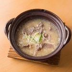 土鍋に残ったご飯のおこげを牛骨スープと一緒に食す、人気メニュー「ソルロンタン」は〆にぴったり♪