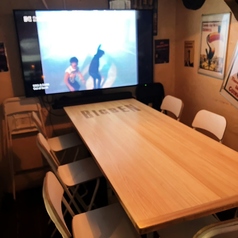 お洒落なテーブル席♪居心地の良さについつい長居してしまいそう！