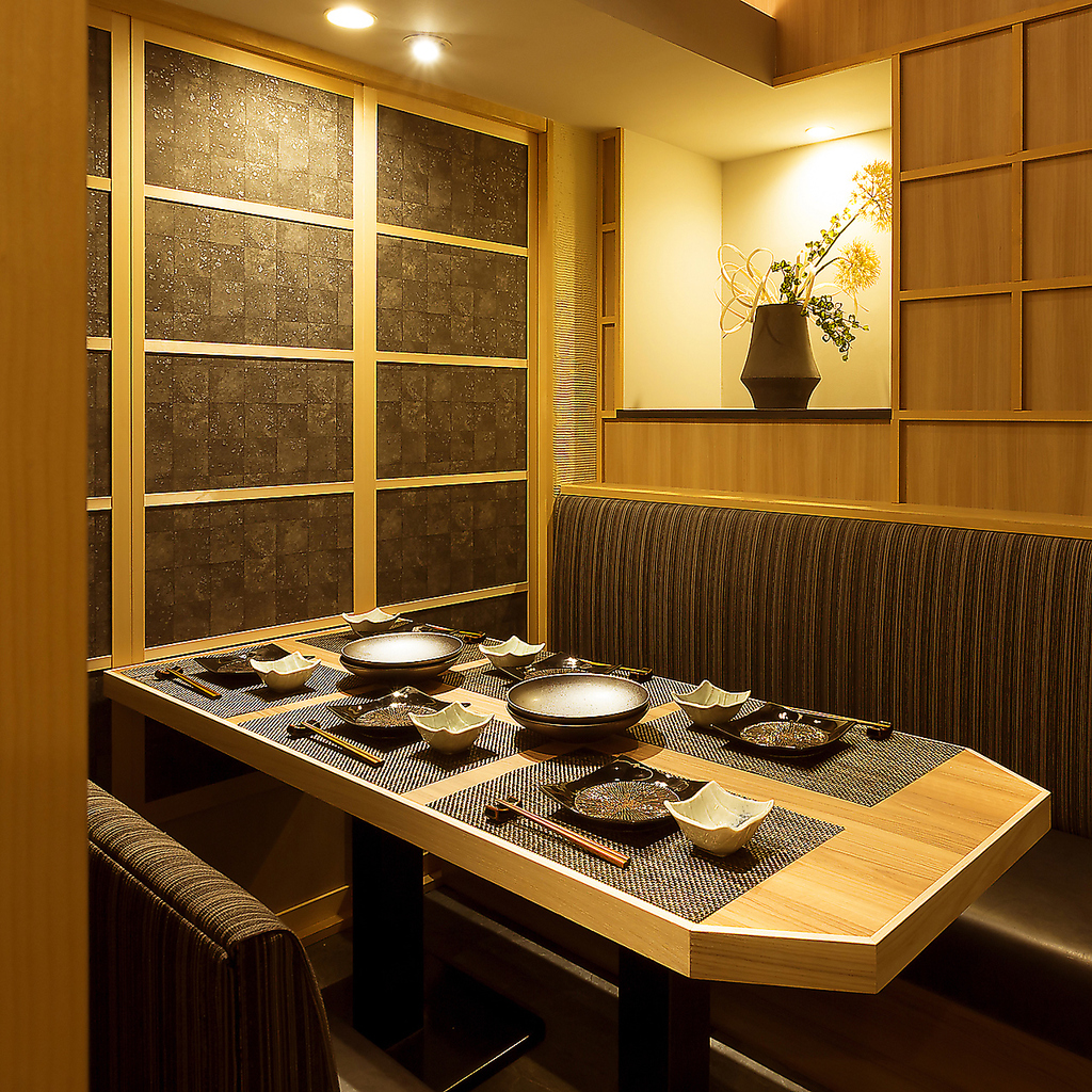 少人数の飲み会でも個室席で安心♪会社宴会でも団体様用の完全個室完備！宴会はお任せください！