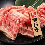 名物！アバラは骨ついているお肉で旨味たっぷり◎切り込みを入れ秘伝のタレをなじませるから絶品です