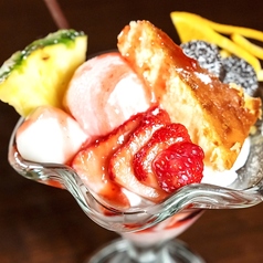 苺のMIXベリーパフェ・チョコチョコパフェ・旬のフルーツパフェ・濃厚抹茶白玉パフェ
