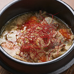 温泉水で作る牛モツ煮込み