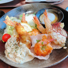 大人気の海老フライ定食