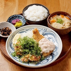 【桃太郎ねぎ使用！】アジフライ＆唐揚げネギ盛り定食（アジフライ1枚、唐揚げ3個）