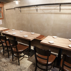 清潔感のある店内で串焼きデートはいかがでしょうか?バリエーション豊かなラム料理をご用意しております。お好みのドリンクと共にお楽しみください。