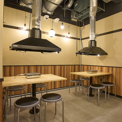 店内奥にはグループ利用に最適なテーブル席をご用意！8名様までのご宴会におススメです♪