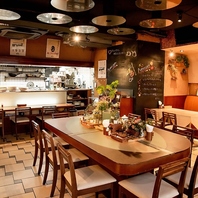 あたたかい明かりの照らす店内