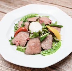 神戸牛のローストビーフ　100gトリュフソースガーデン仕立て