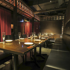 上品な雰囲気漂う半個室席。周りの目をほとんど気にすることなくお食事をお楽しみいただけます！各種宴会に最適なコースは飲み放題付でご用意。当店自慢の中華料理の数々をどうぞお楽しみください。