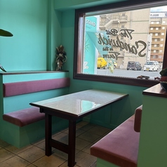 ４名掛けテーブル席