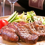 お肉料理も美味♪やわらか牛タンがおすすめです