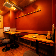 1テーブル8名様までご利用いただけるテーブル席をご用意しております。ご友人やお仲間との各種ご宴会などにご利用ください。