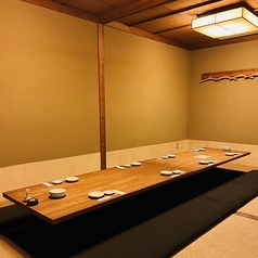 入口すぐには隠れ家個室も完備！最大9名様までご利用可能です