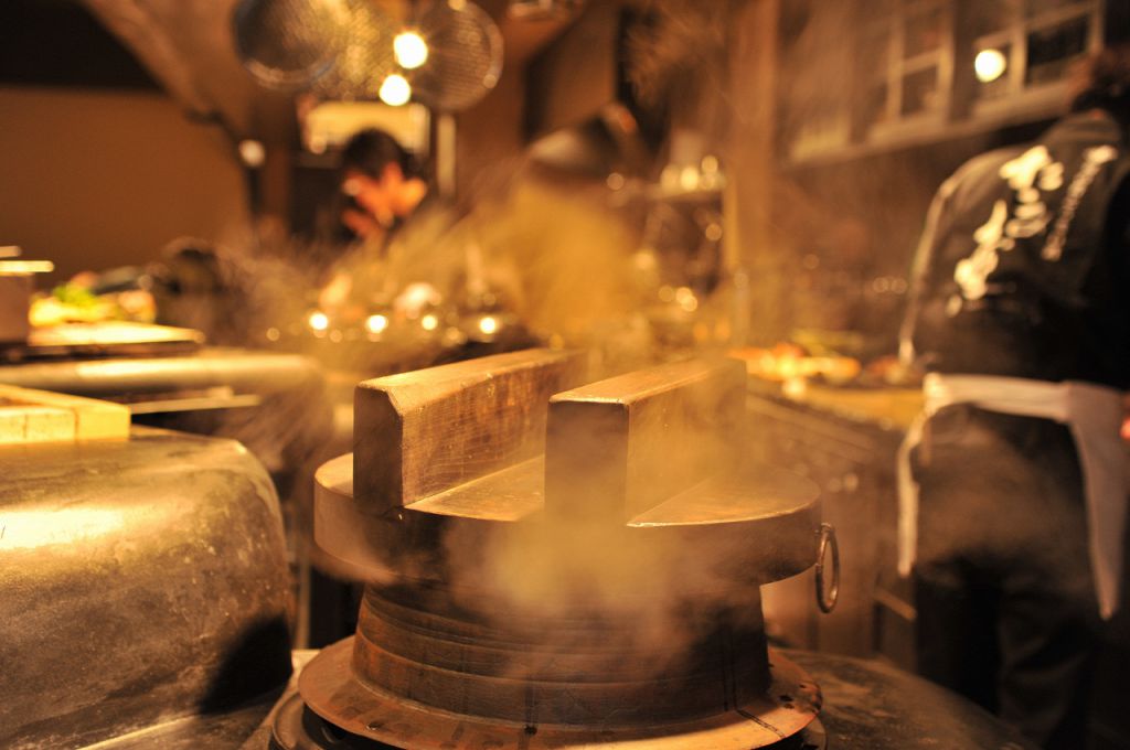 コシヒカリを釜戸炊で…地魚を刺身・炭火焼で…。食材本来の味を大切にしているから、「旨い！」