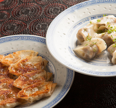 パリッと香ばしく焼き上げた一口餃子の食感をお楽しみ下さい！