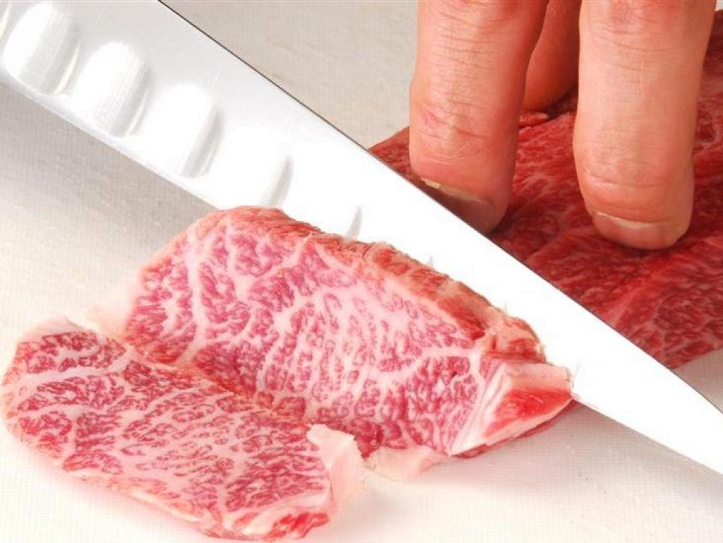 キッチンスタッフ全員が手切りのプロフェッショナル！一品一品、魂を込めた心からのお料理を‥