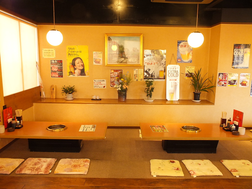 おうち気分でくつろげるお座敷席♪靴を脱いでゆったり気分で焼肉をお楽しみください