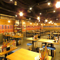 木を基調とした落ち着きのある店内