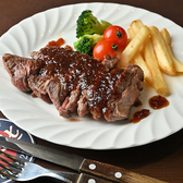 がっつりお食事をしたい方も大満足な、ボリューム満点の肉料理もご用意◎種類豊富なお酒とご一緒にお楽しみください！