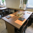 4名様掛けのテーブル席×1卓ご用意◎テーブル毎に専用のダクトを設置しておりますので臭いが気になる方も安心。
