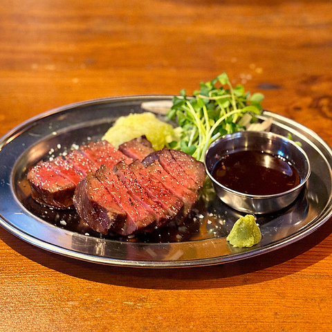 洋風おでんと知多牛料理を様々なワインで楽しむダイニングバーです！