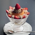 料理メニュー写真&nbsp;苺と苺クリームのプリンアラモード