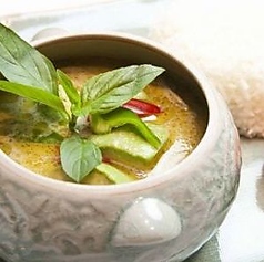 鶏肉とアボカドのグリーンカレー ジャスミンライス付