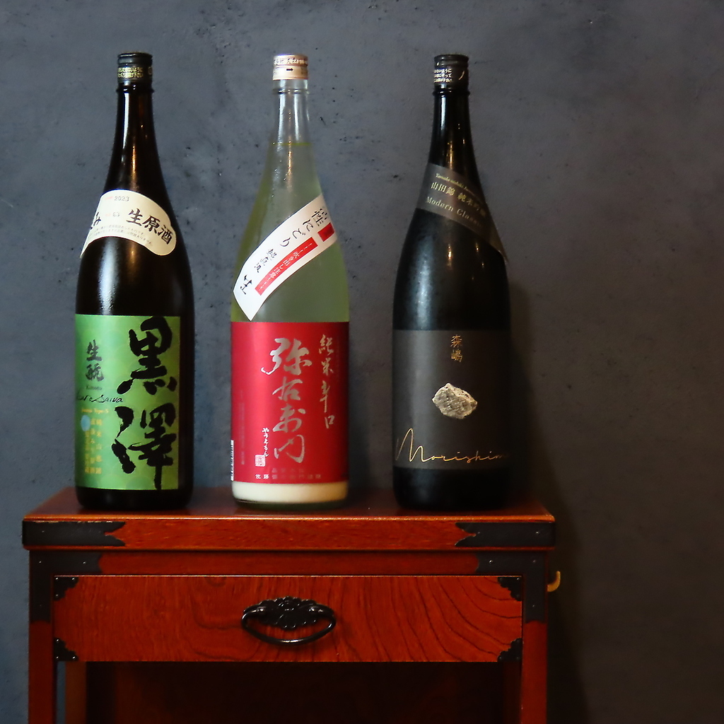 日本酒やまっこり、どぶろくなどの濁り酒。他では呑む機会が少ない種類の品揃えにごだわっております