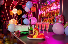 5階はフロア完全貸切の【VIPルーム】をご用意してます☆専用スタッフが5階に常駐し、専用トイレも完備。最新のDAM機器を導入し、マイクは4本同時に使用可！盛り上がること間違いなしです☆完全なプライベート空間でリッチなカラオケ体験をお楽しみいただけます♪人数や料金など、お気軽にお店までお問い合わせください◎