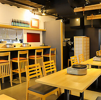 白と木目を基調とした店内♪貸切利用で特別な日を演出