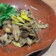 北海道産ツブと木ノ子の香草バター焼き