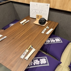 小上がりの座敷4名掛けが2席あります
