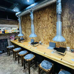 2名様でもご利用可能な広いカウンターご用意しております。