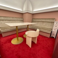 ソファー席は半個室でゆったりと寛げる♪