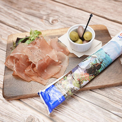 スペイン産ハムとオリーブ