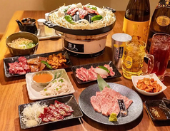 炭火の香ばしさと旨味が溢れる！厳選肉の本格焼肉