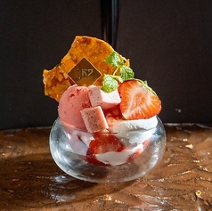 まるごと苺のミニフルーツパフェの写真