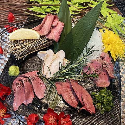 真空低温調理法で極限まで生感覚！牛・鶏・馬等肉刺し各種必食！