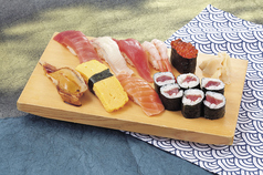 写真は特上にぎり。他にも多数ご用意あります