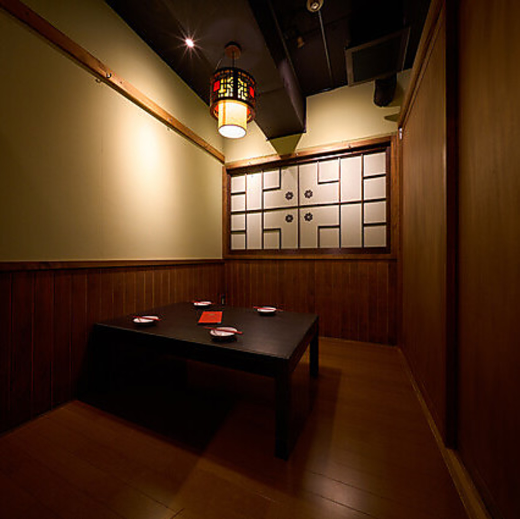 テーブル席タイプや座敷タイプの個室、半個室を完備しております。誕生日や記念日等の特別な日にも◎