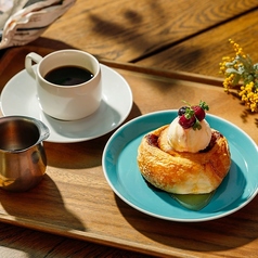 15時以降のアフタヌーンプレート　LAGOM FIKAセット（シナモンロール）