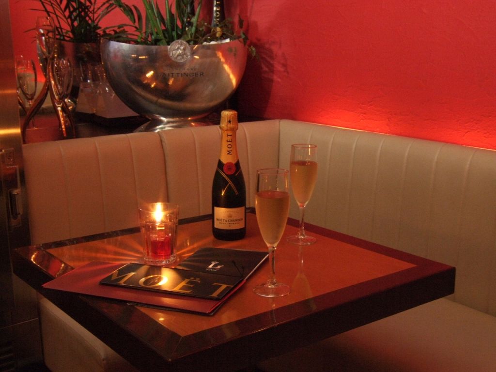 落ち着けるボックスソファーシート★2～8名様までのお席をご用意！