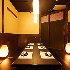 寿司 肉寿司 焼鳥 もつ鍋 食べ飲み放題 完全個室居酒屋 肉と海鮮 もてなし屋 新宿本店の雰囲気2