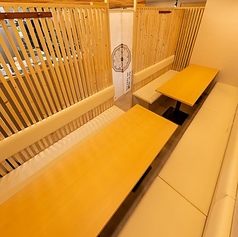 【白を基調とした明るい綺麗な店内】お電話でご相談ください。【仙台/居酒屋/個室/焼き鳥/牛たん/飲み放題/せり鍋/和食/日本酒/女子会/記念日/誕生日/二次会/宴会/鍋/歓迎会/送別会/歓送迎会】