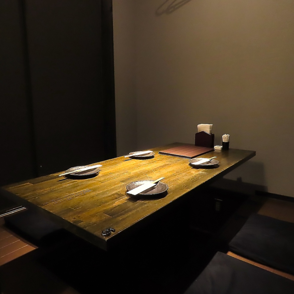 落ちついた趣のある店内は各種会合や親しい方との集まりにもご利用いただけます。お待ちしております