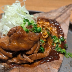 豊西牛肩ロースと木ノ子の朴葉焼き