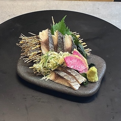 炙り〆さば　刻みガリのせ