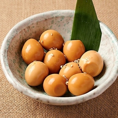 旨み染み込む うずらの味玉